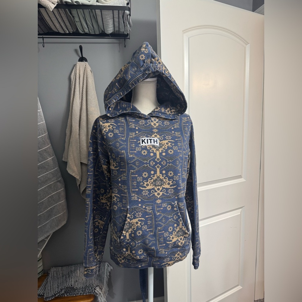 Kith hoodie. Kids-12 fits like women’s small